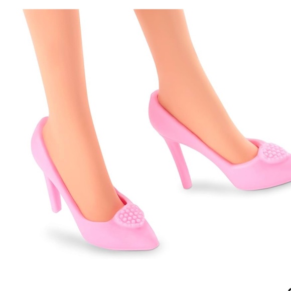 Barbie The Movie Collectible Doll-Margot Robbie as Barbie in Pink Gingham Dress - Picture 6 of 8